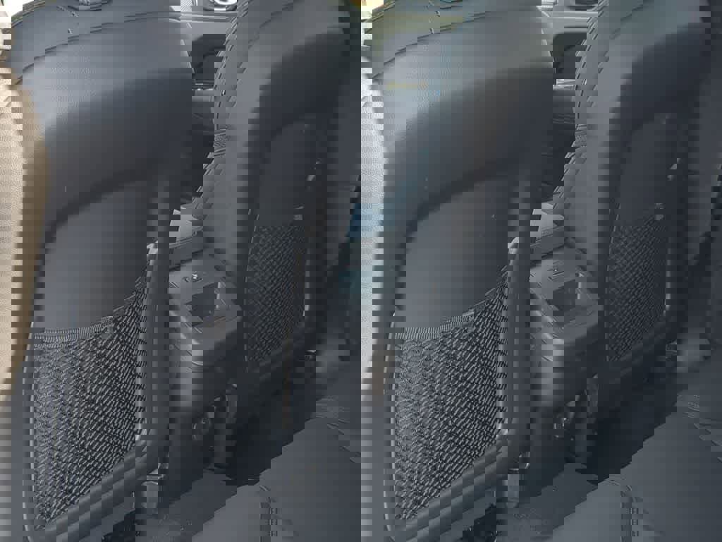 New 2026 Volvo XC60 B5 Plus w/ Protection Package Premier AWD/4WD image 17