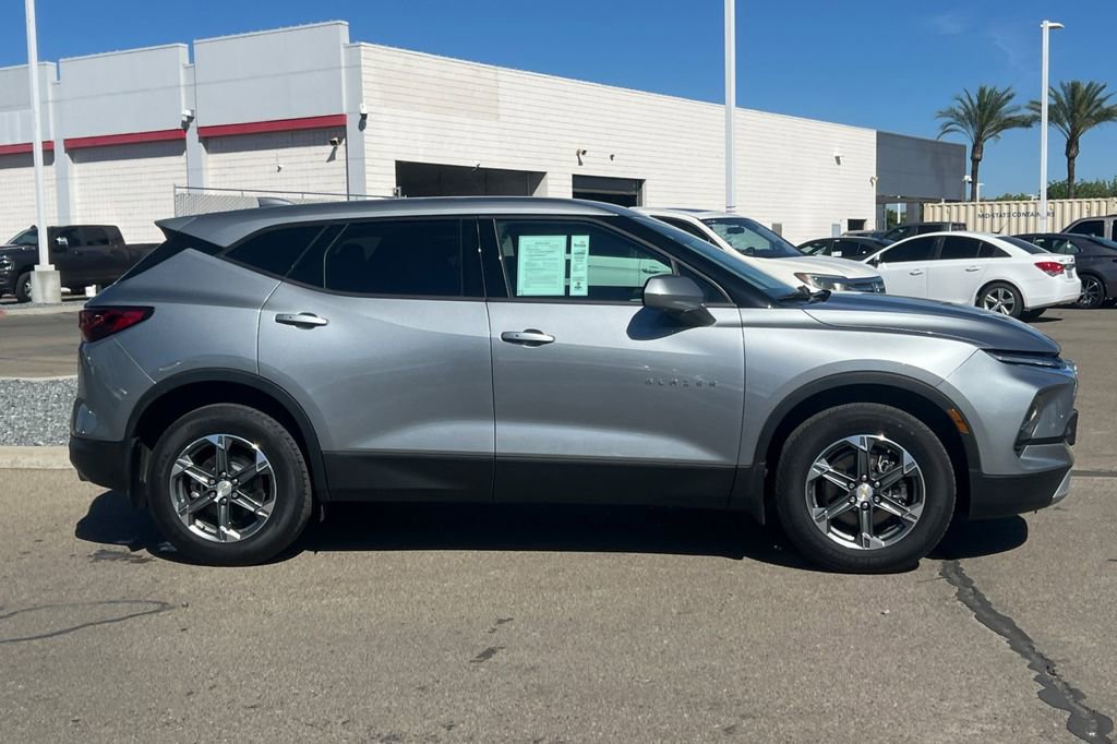 Used 2025 Chevrolet Blazer LT image 3