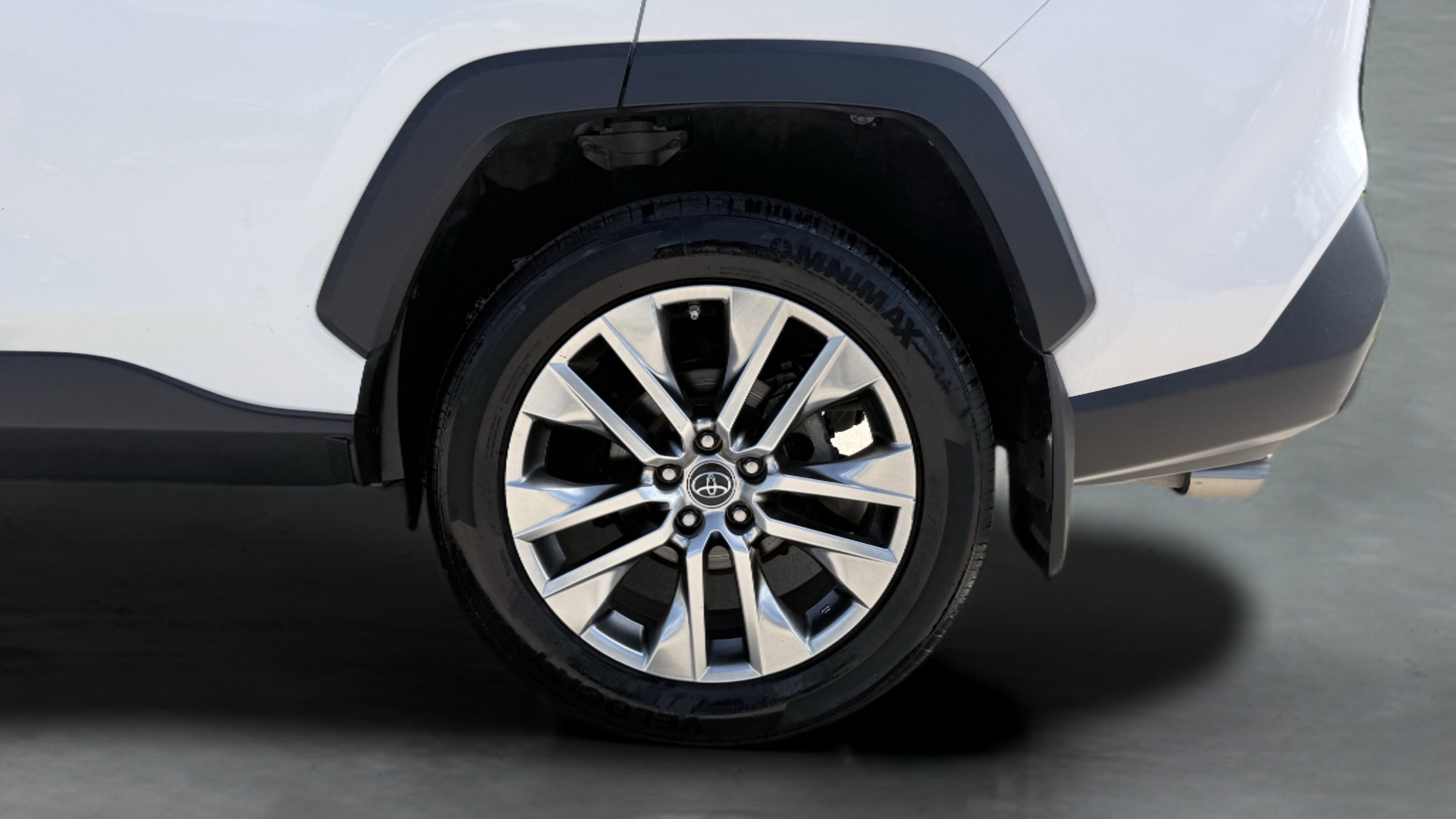 Used 2019 Toyota RAV4 XLE Premium image 18