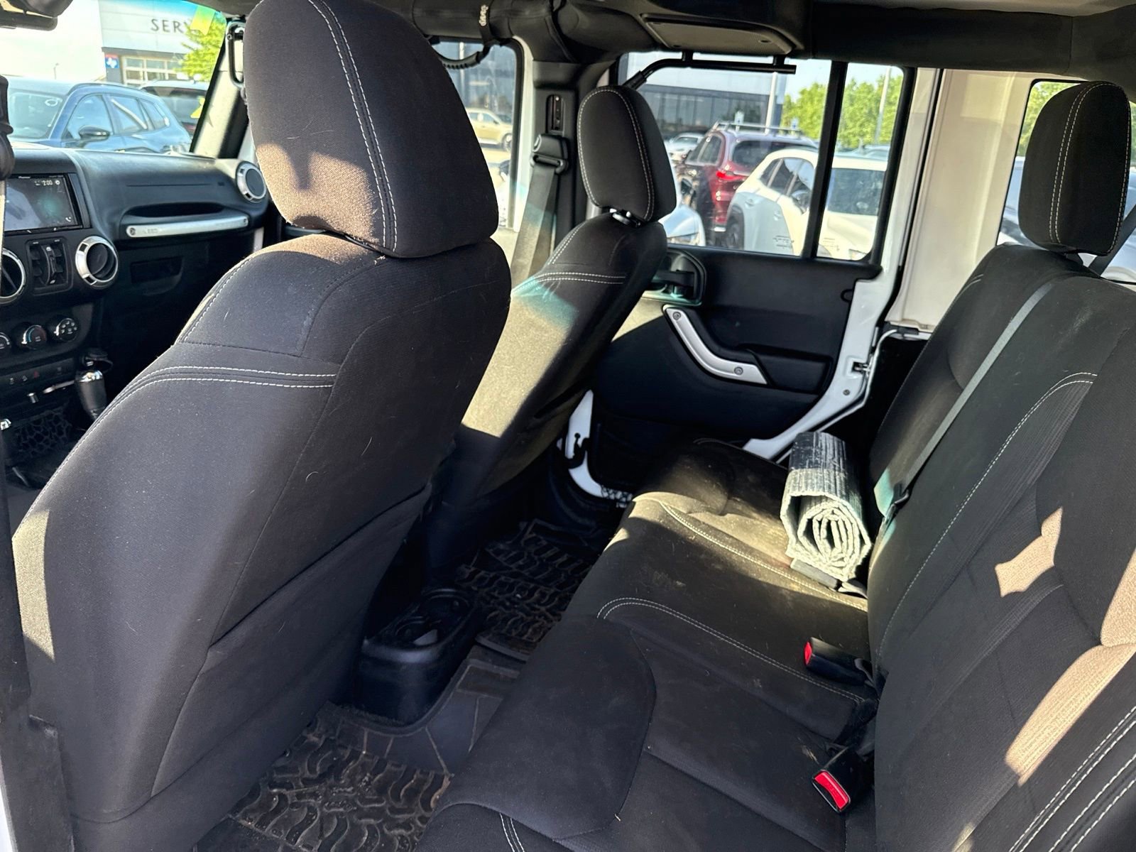 Used 2015 Jeep Wrangler Unlimited Sahara w/ Connectivity Group AWD/4WD image 12