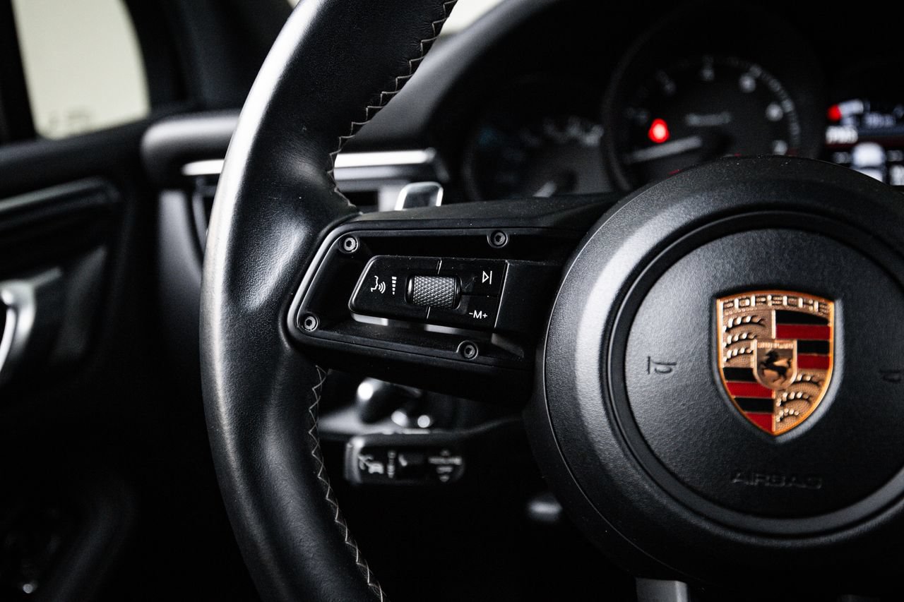 Certified 2023 Porsche Macan Turbo AWD/4WD image 17