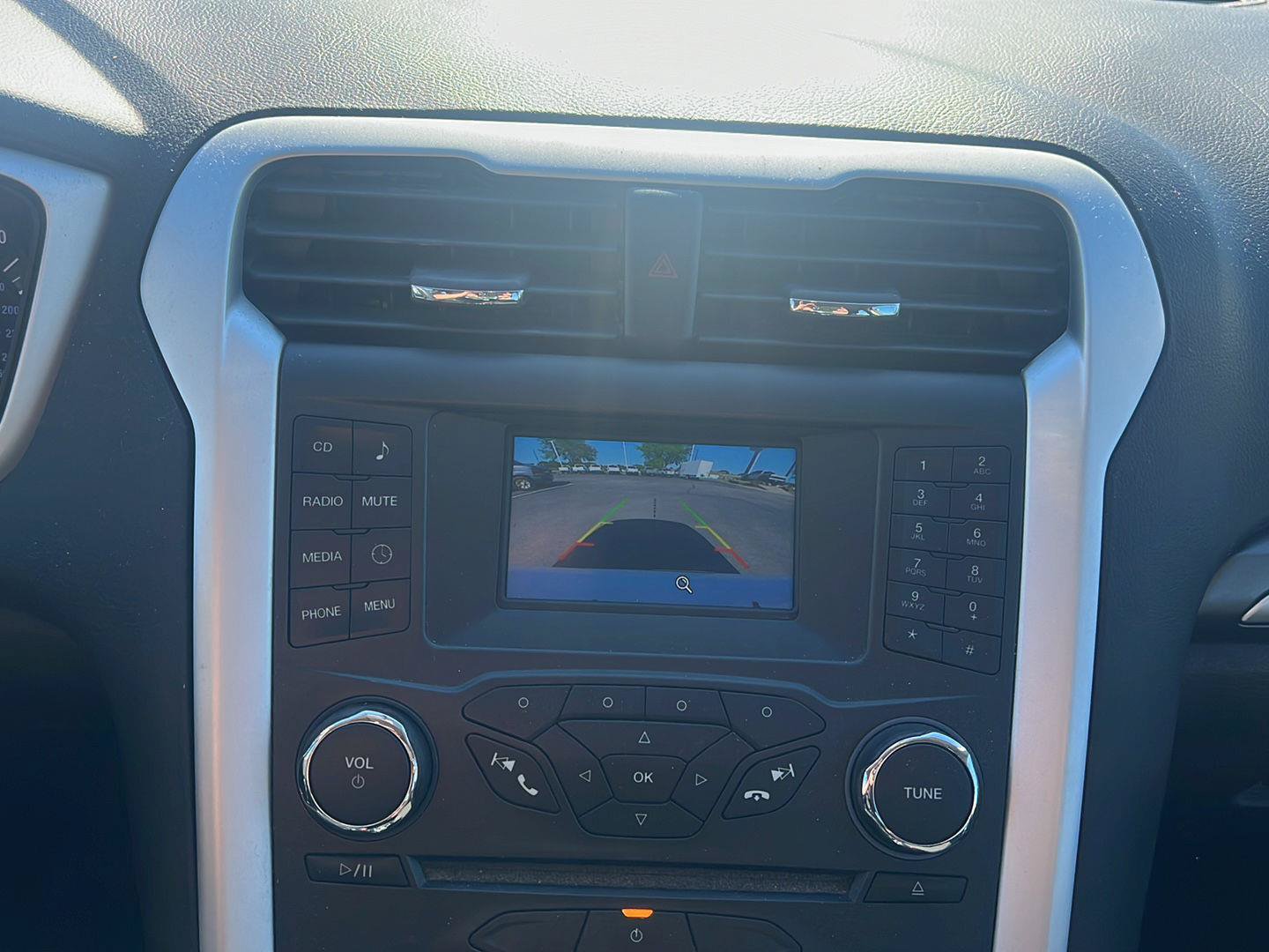 Used 2015 Ford Fusion SE FWD image 22