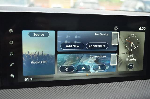 New 2025 Nissan Kicks SR image 14