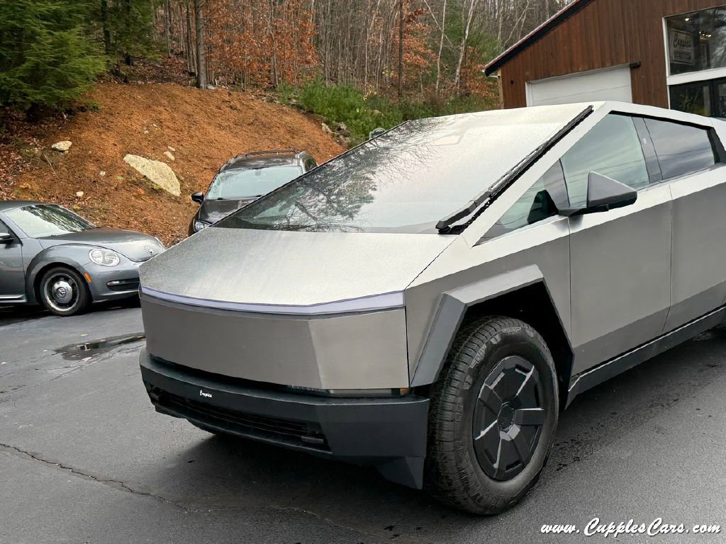 Used 2025 Tesla Cybertruck AWD Crew Cab image 35