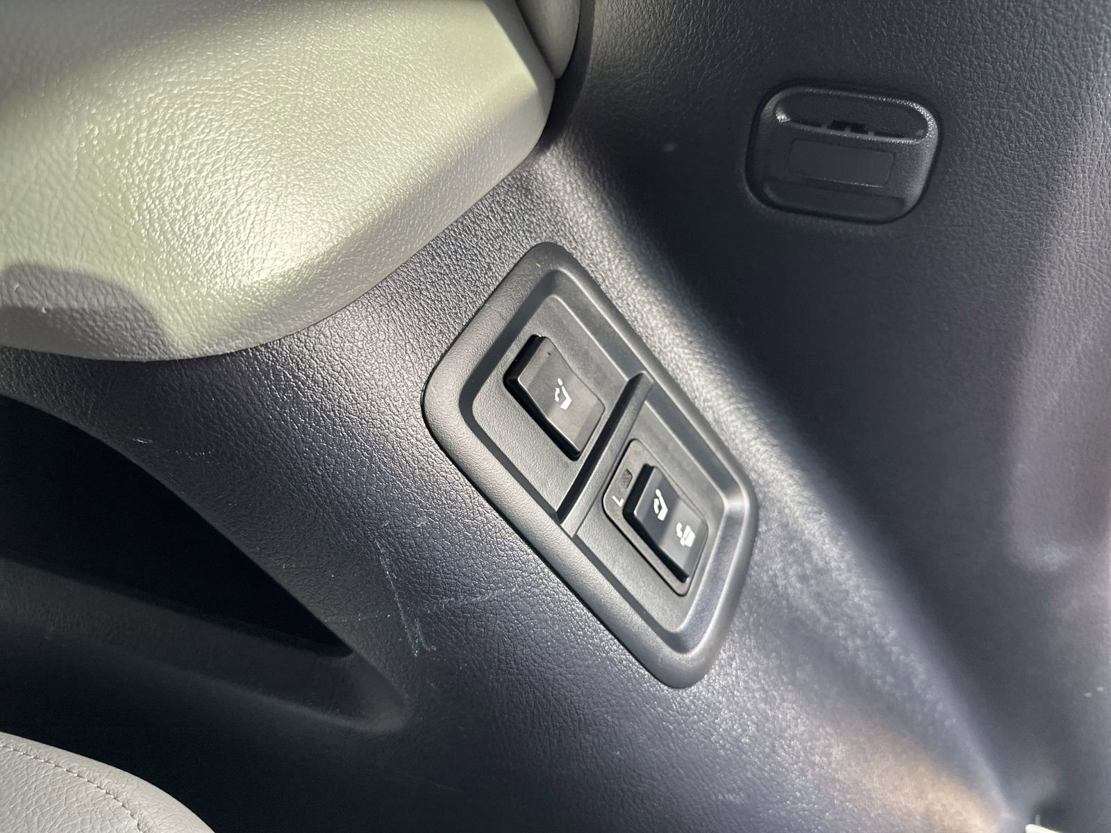 Used 2014 Toyota Sequoia Platinum AWD/4WD image 34