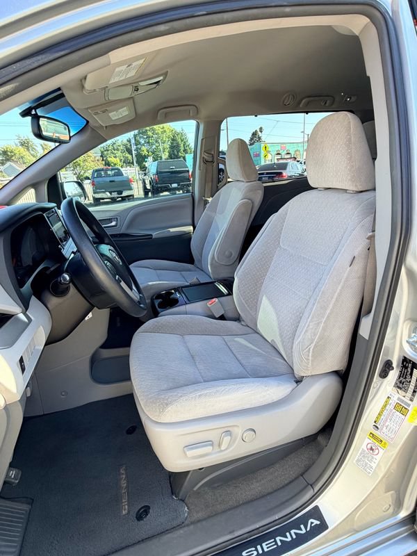 Used 2017 Toyota Sienna LE FWD image 10
