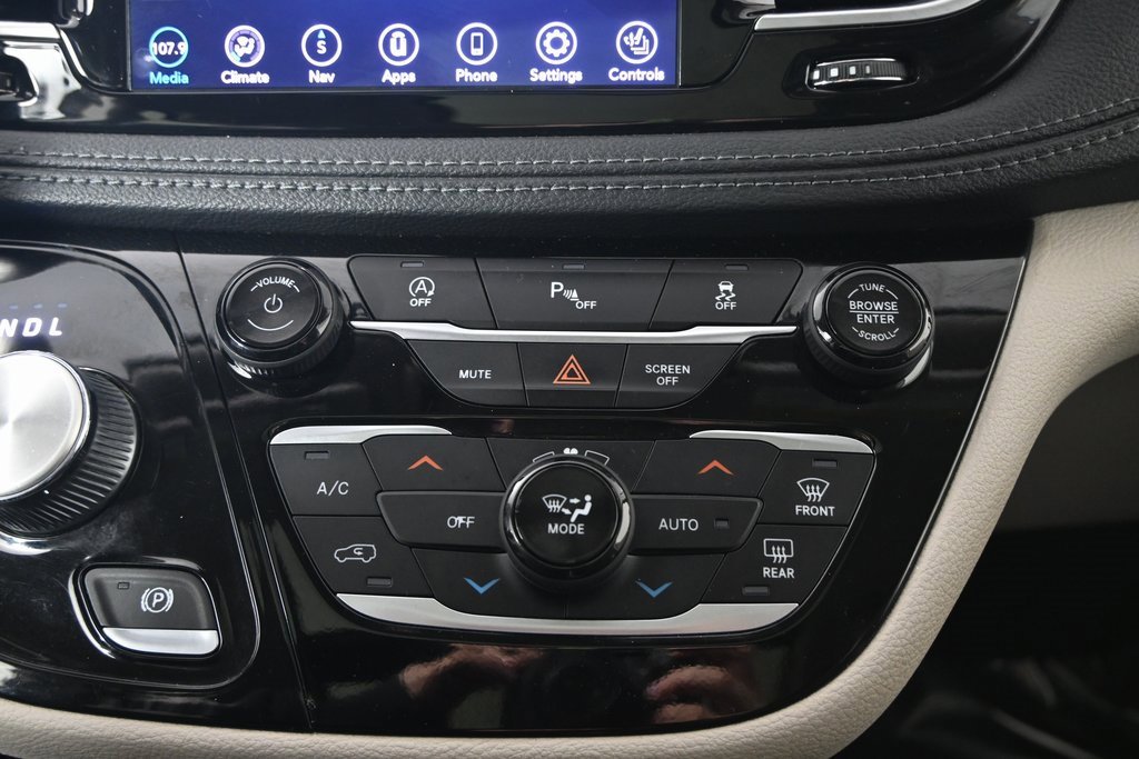 Used 2020 Chrysler Pacifica Limited image 34