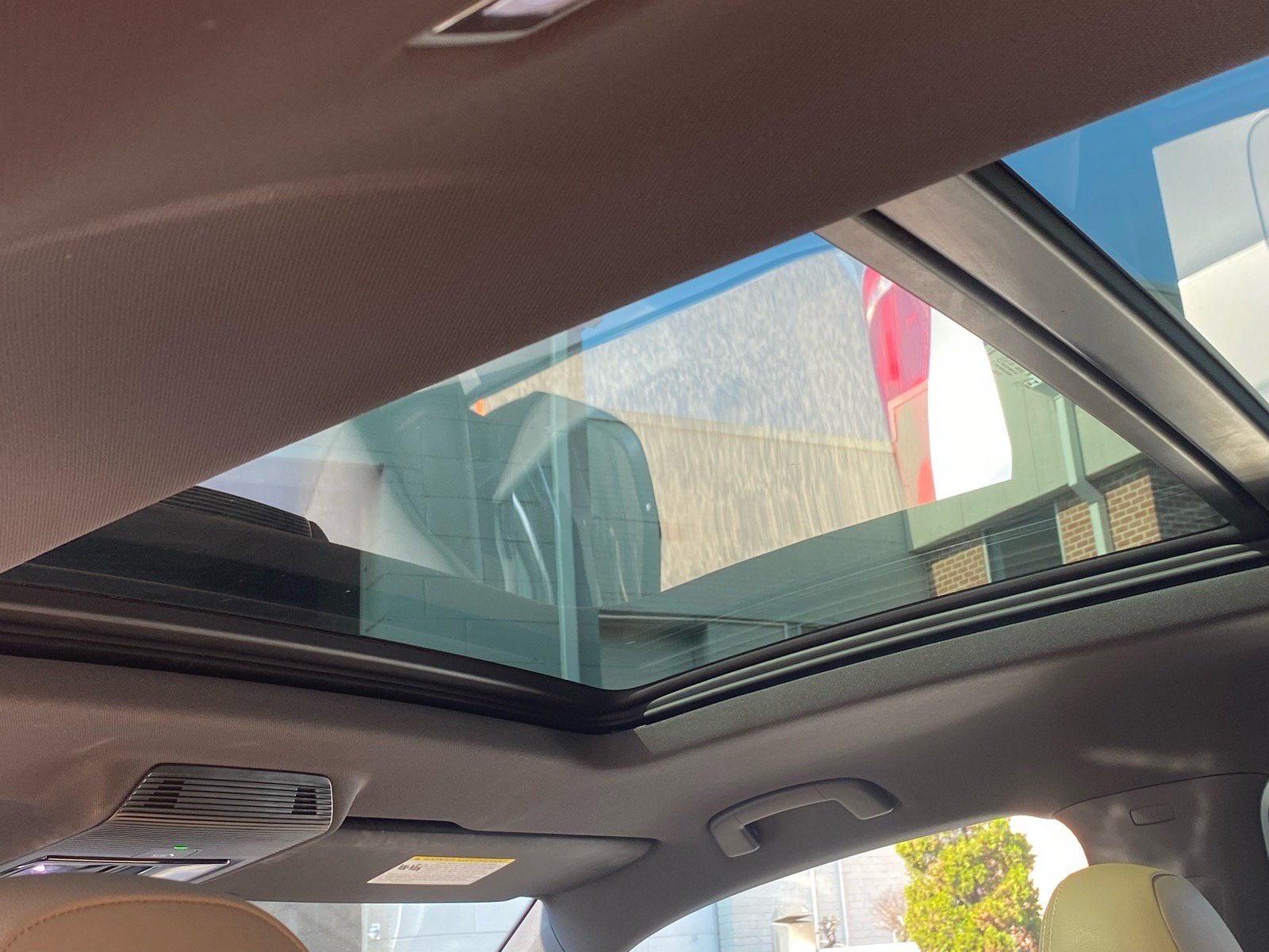 Certified 2024 Volkswagen Atlas Cross Sport SE w/ Panoramic Sunroof Package AWD/4WD image 18