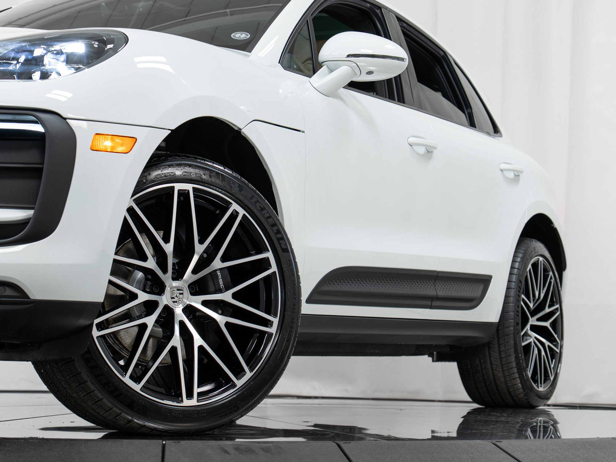 New 2026 Porsche Macan AWD/4WD image 32