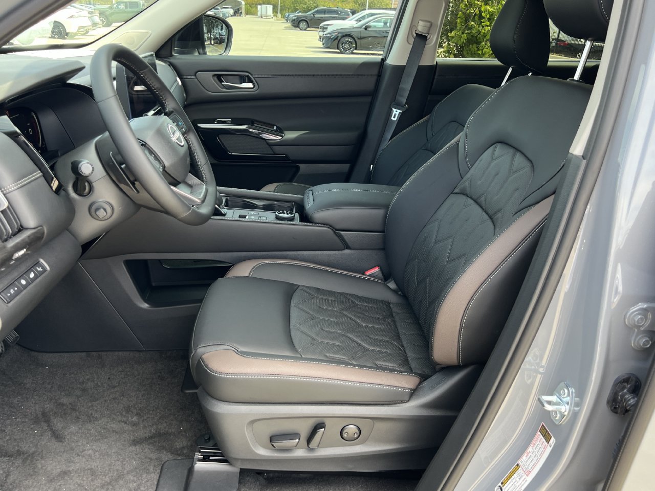New 2026 Nissan Pathfinder Platinum AWD/4WD image 8