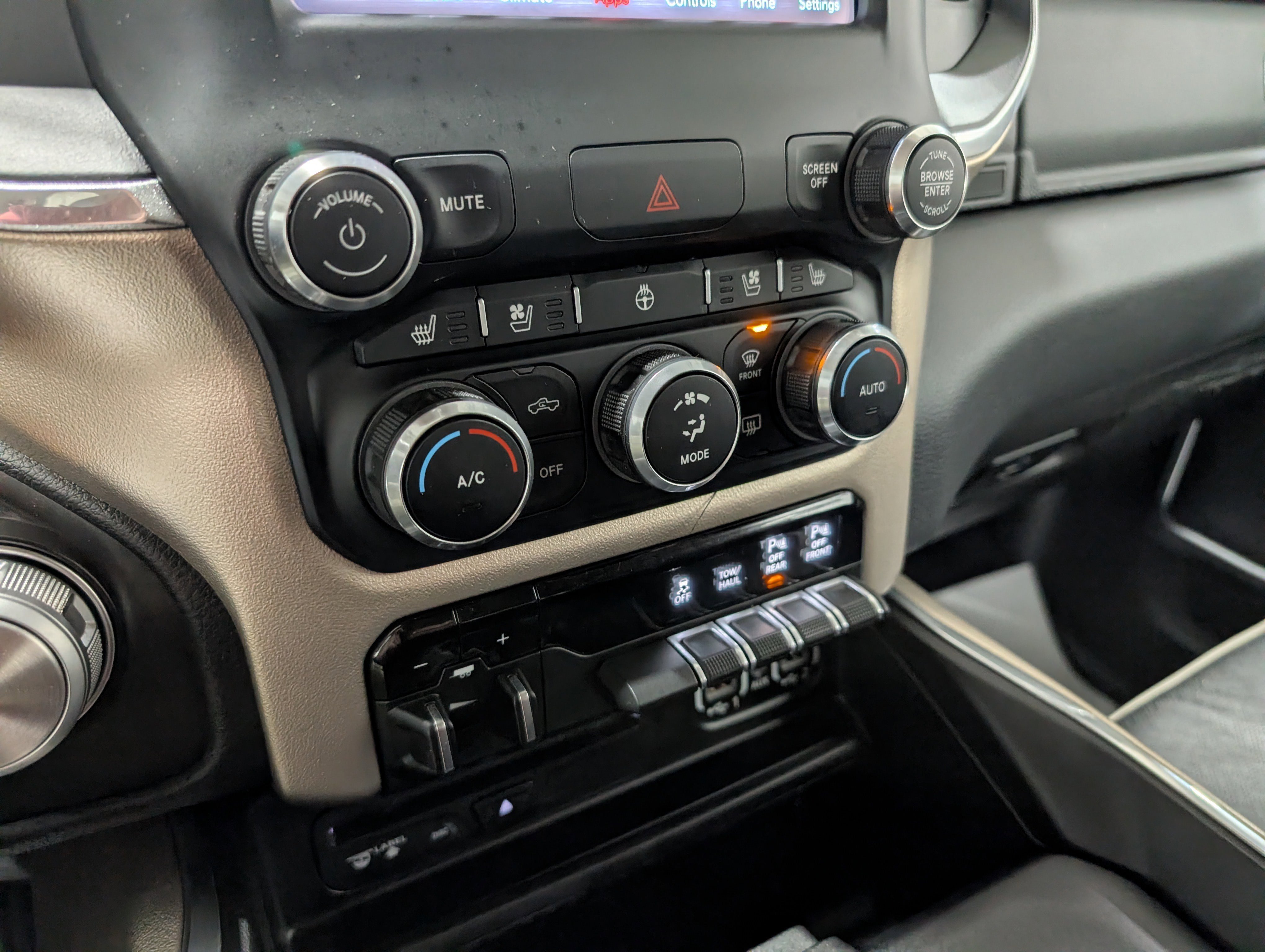 Used 2019 RAM 1500 Laramie image 28