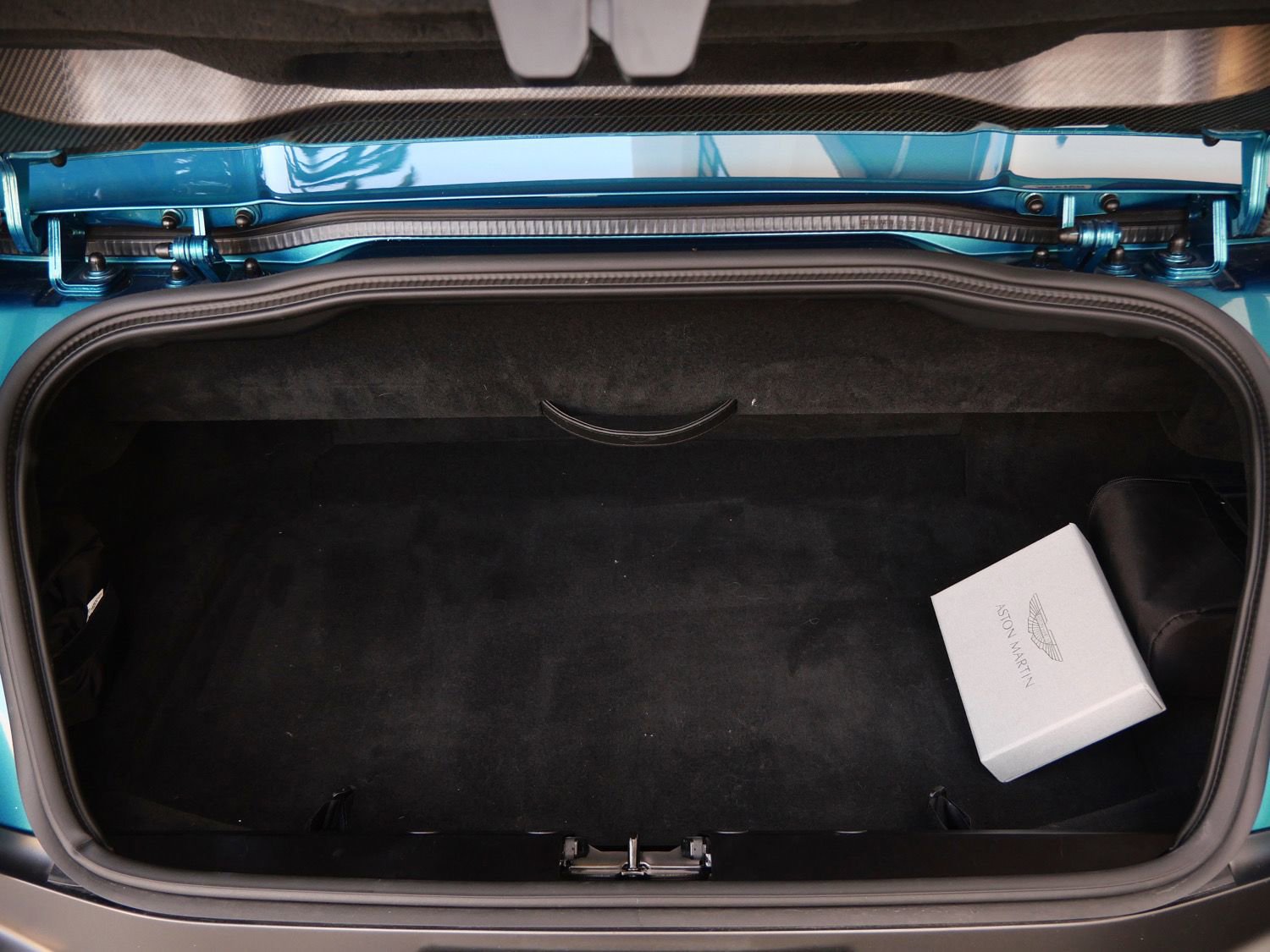 Used 2020 Aston Martin DBS Superleggera Volante image 29