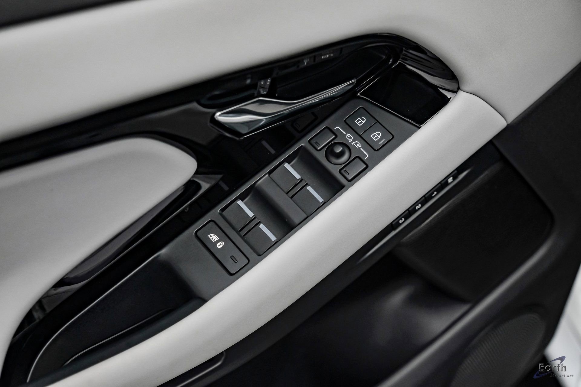 Used 2024 Land Rover Range Rover Evoque Dynamic SE image 77