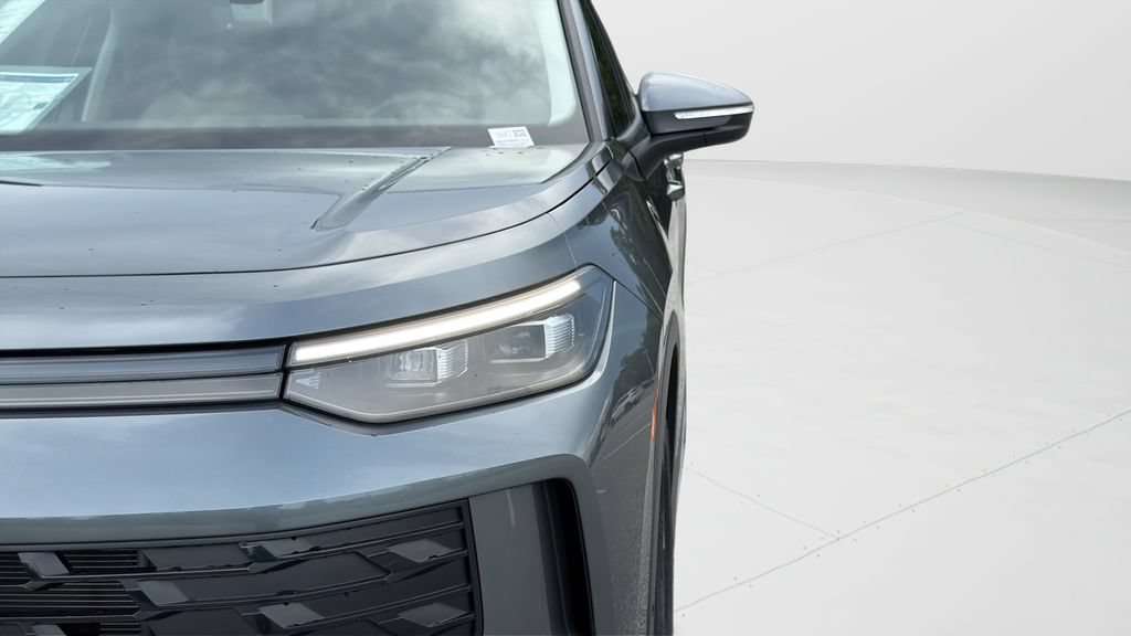 New 2026 Volkswagen Tiguan SE FWD image 36