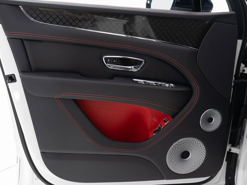 Certified 2025 Bentley Bentayga image 11