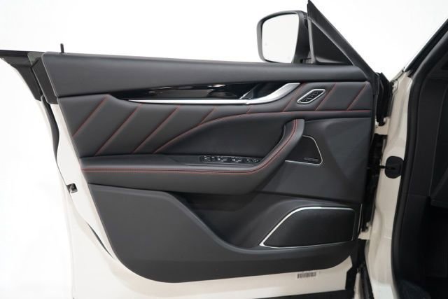 Used 2024 Maserati Levante GT Ultima image 17