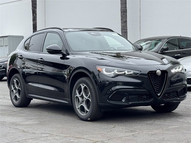 New 2025 Alfa Romeo Stelvio Sprint image 1