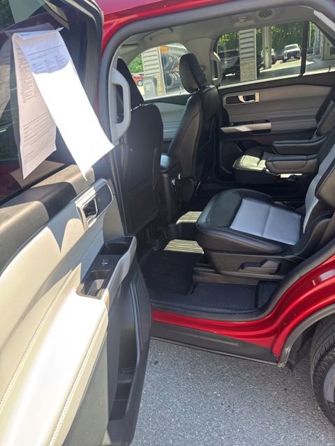 Used 2023 Ford Explorer XLT w/ Equipment Group 202A AWD/4WD image 21