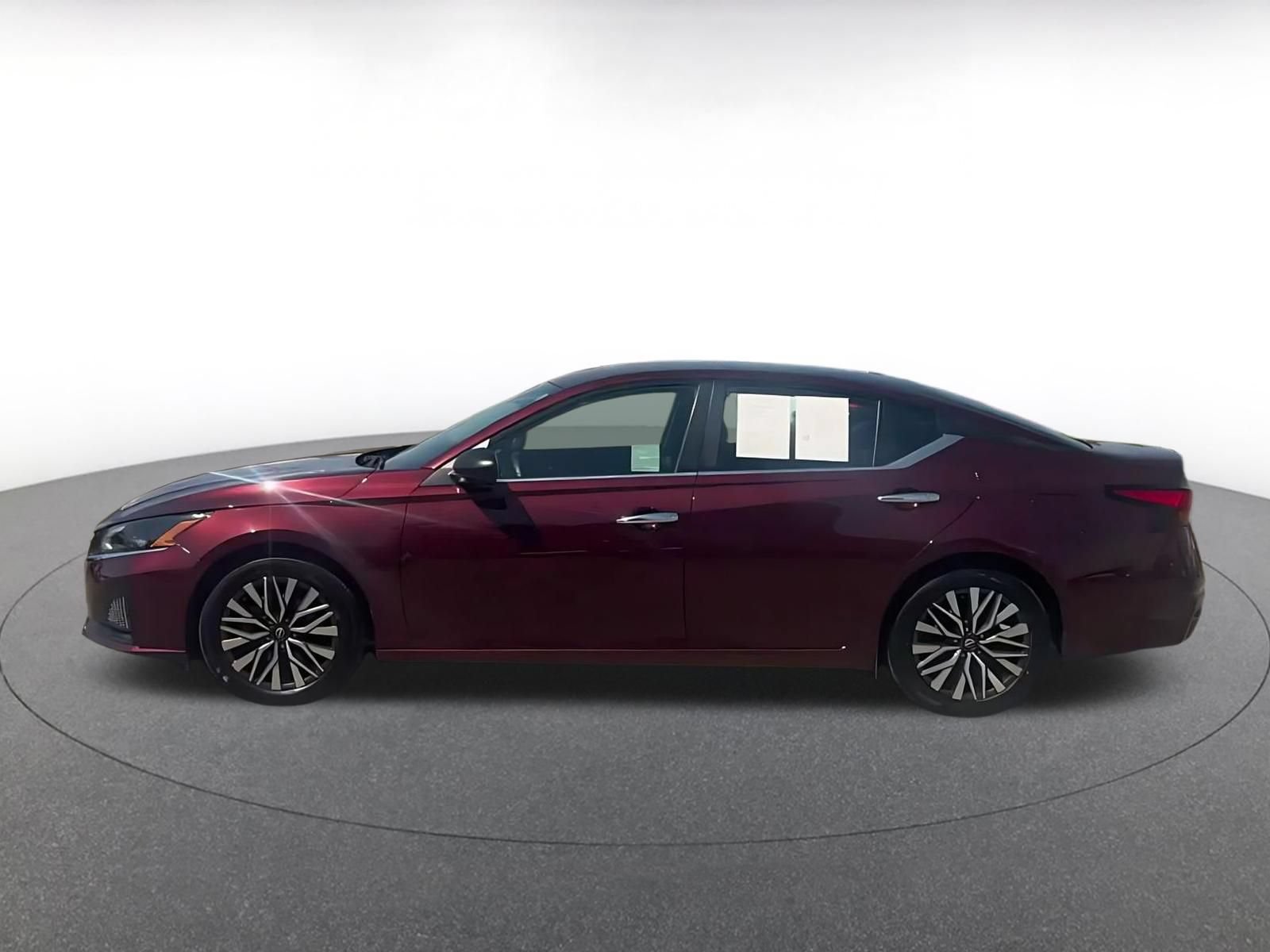 Used 2025 Nissan Altima 2.5 SV FWD image 8