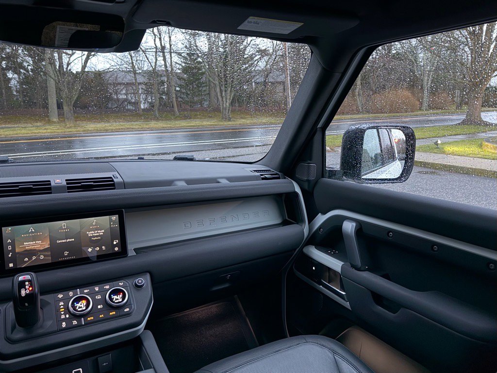 Used 2023 Land Rover Defender 110 X-Dynamic SE image 15