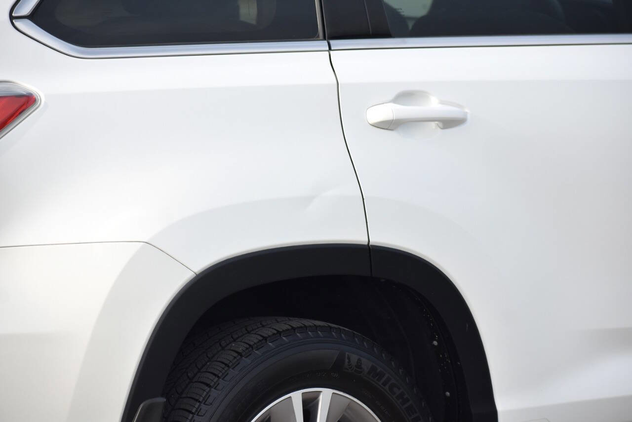 Used 2015 Toyota Highlander XLE AWD/4WD image 10