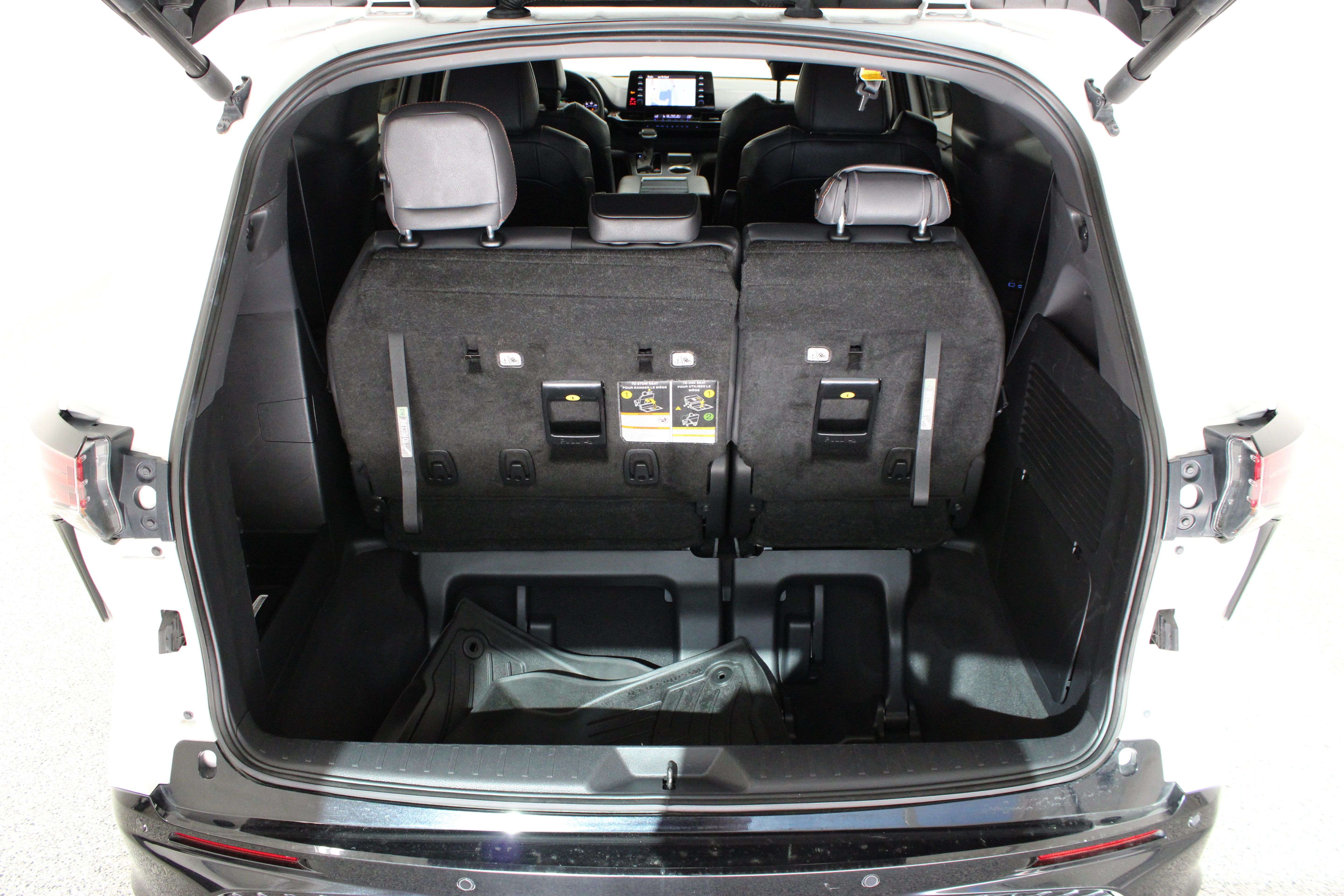Used 2023 Toyota Sienna XSE FWD image 35