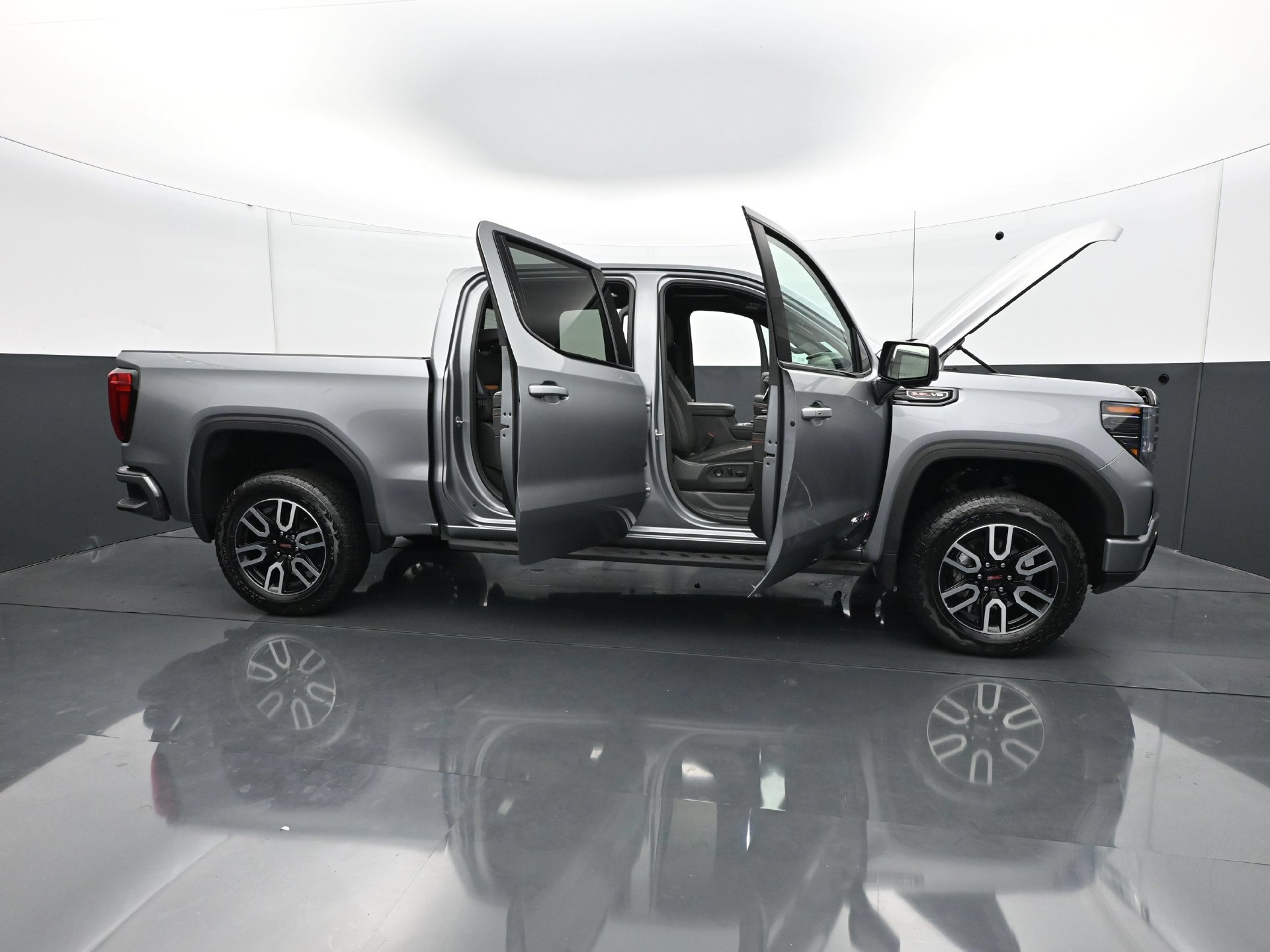 Used 2024 GMC Sierra 1500 AT4 w/ Technology Package AWD/4WD image 36