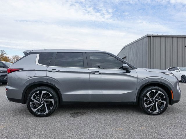 Used 2022 Mitsubishi Outlander SE image 24
