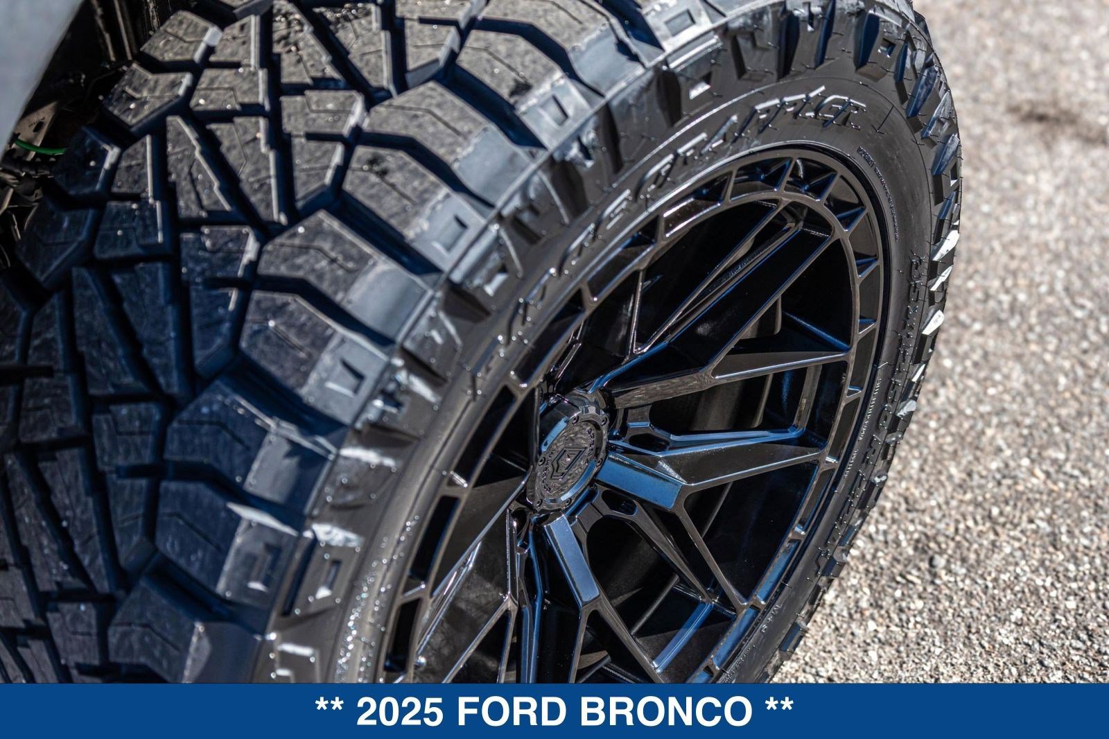 New 2025 Ford Bronco Badlands image 16