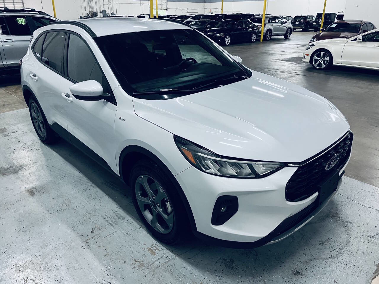 Used 2025 Ford Escape ST-Line Select AWD/4WD image 11
