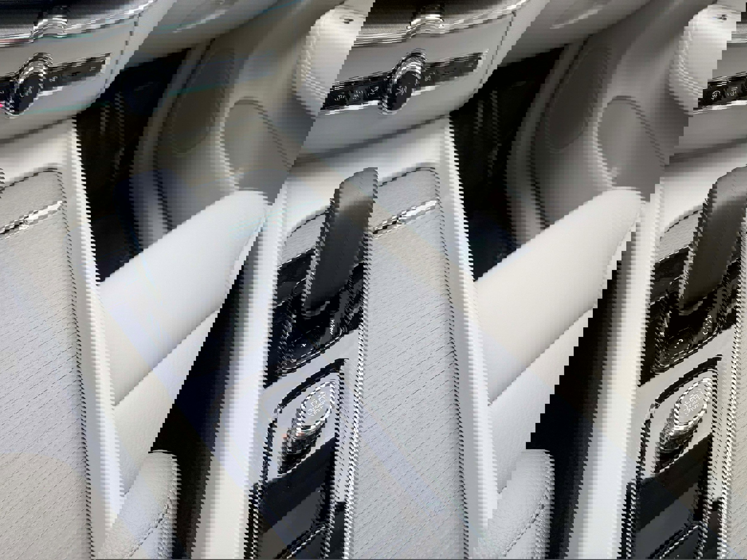 Certified 2023 Volvo XC60 B5 Plus w/ Climate Package image 22