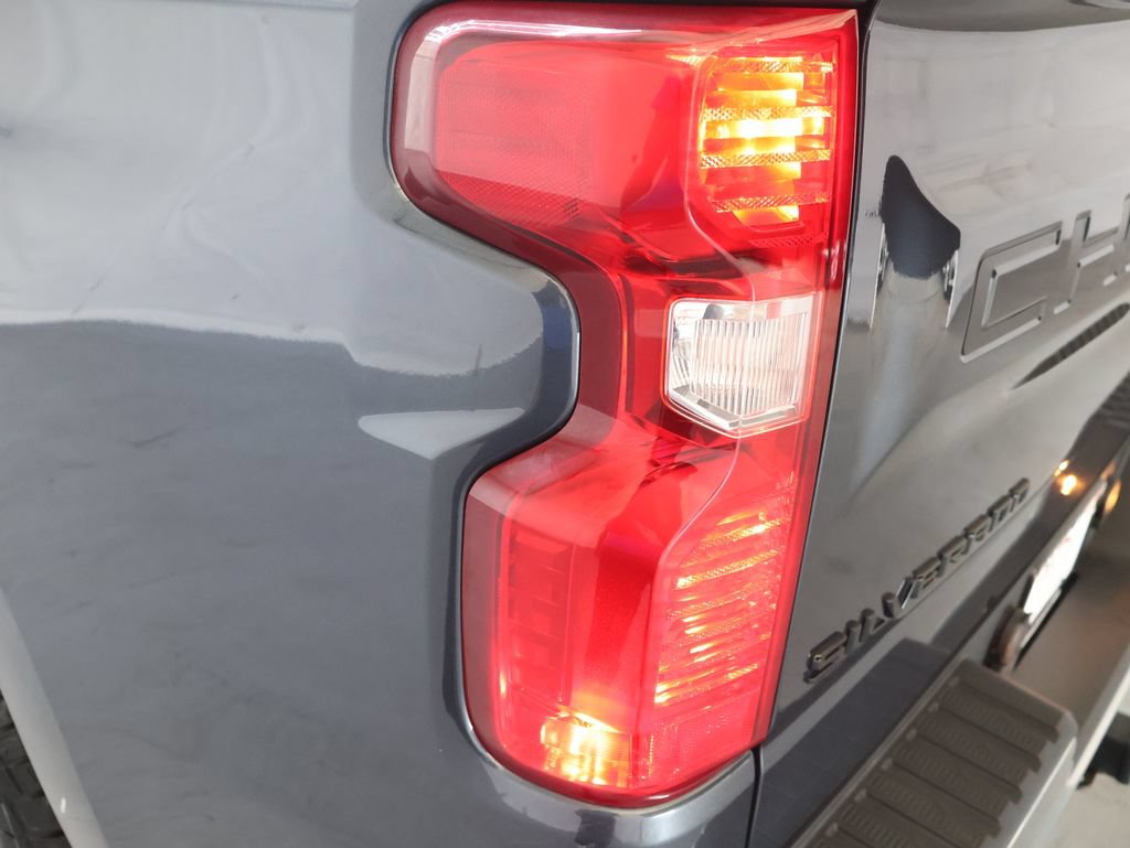Used 2022 Chevrolet Silverado 1500 LT AWD/4WD image 29