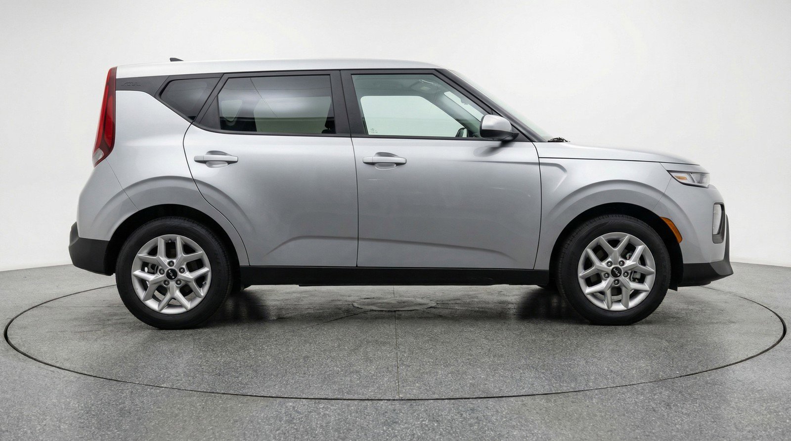 Used 2025 Kia Soul LX w/ LX Technology Package FWD image 11