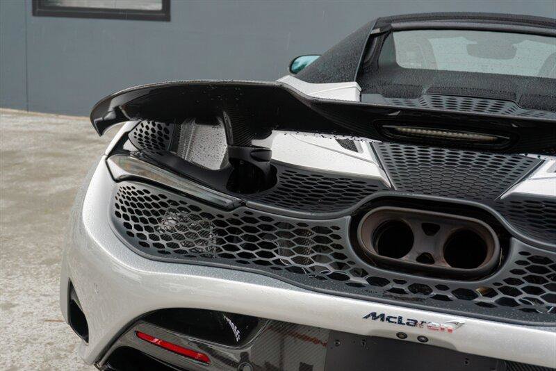 Used 2024 McLaren 750S Spider image 47
