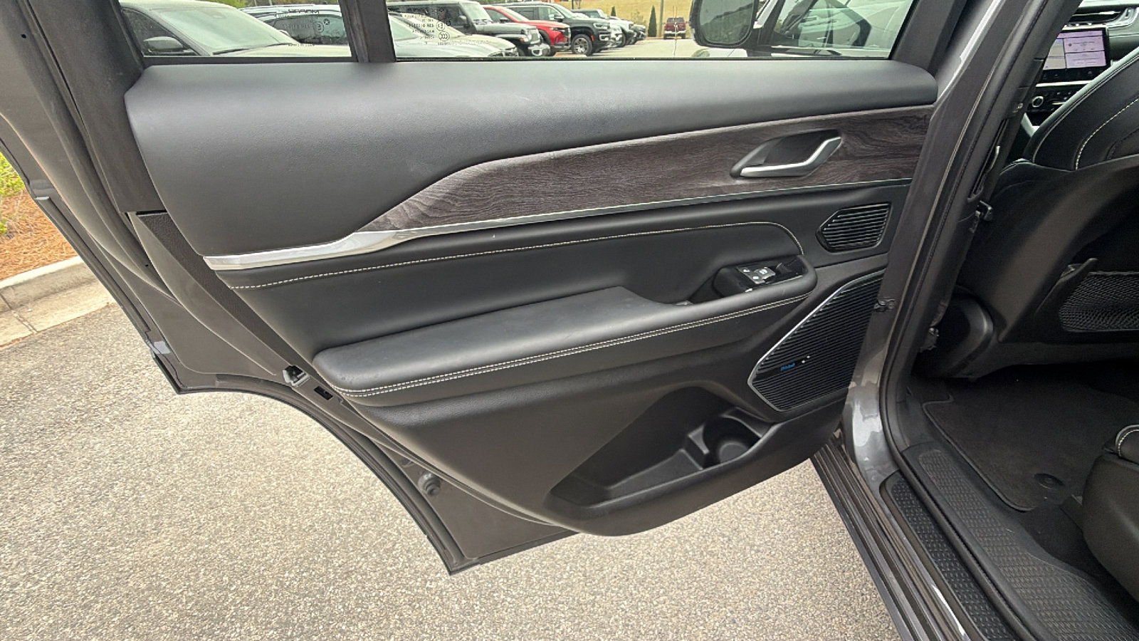 Used 2021 Jeep Grand Cherokee L Overland image 24