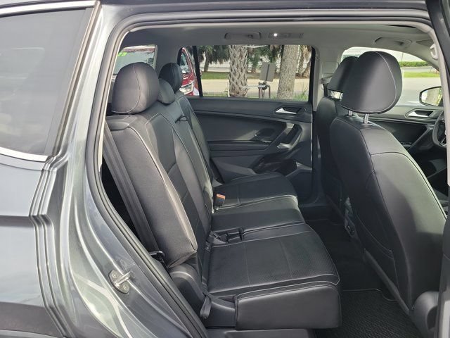 Used 2021 Volkswagen Tiguan SE w/ Panoramic Sunroof Package FWD image 8