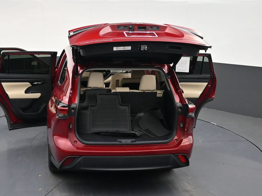 Used 2023 Toyota Highlander XLE FWD image 32