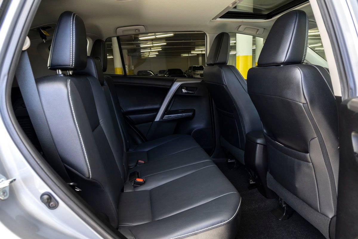 Used 2017 Toyota RAV4 Platinum FWD image 19