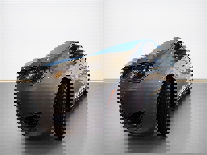 Used 2018 Chrysler Pacifica Touring-L image 8