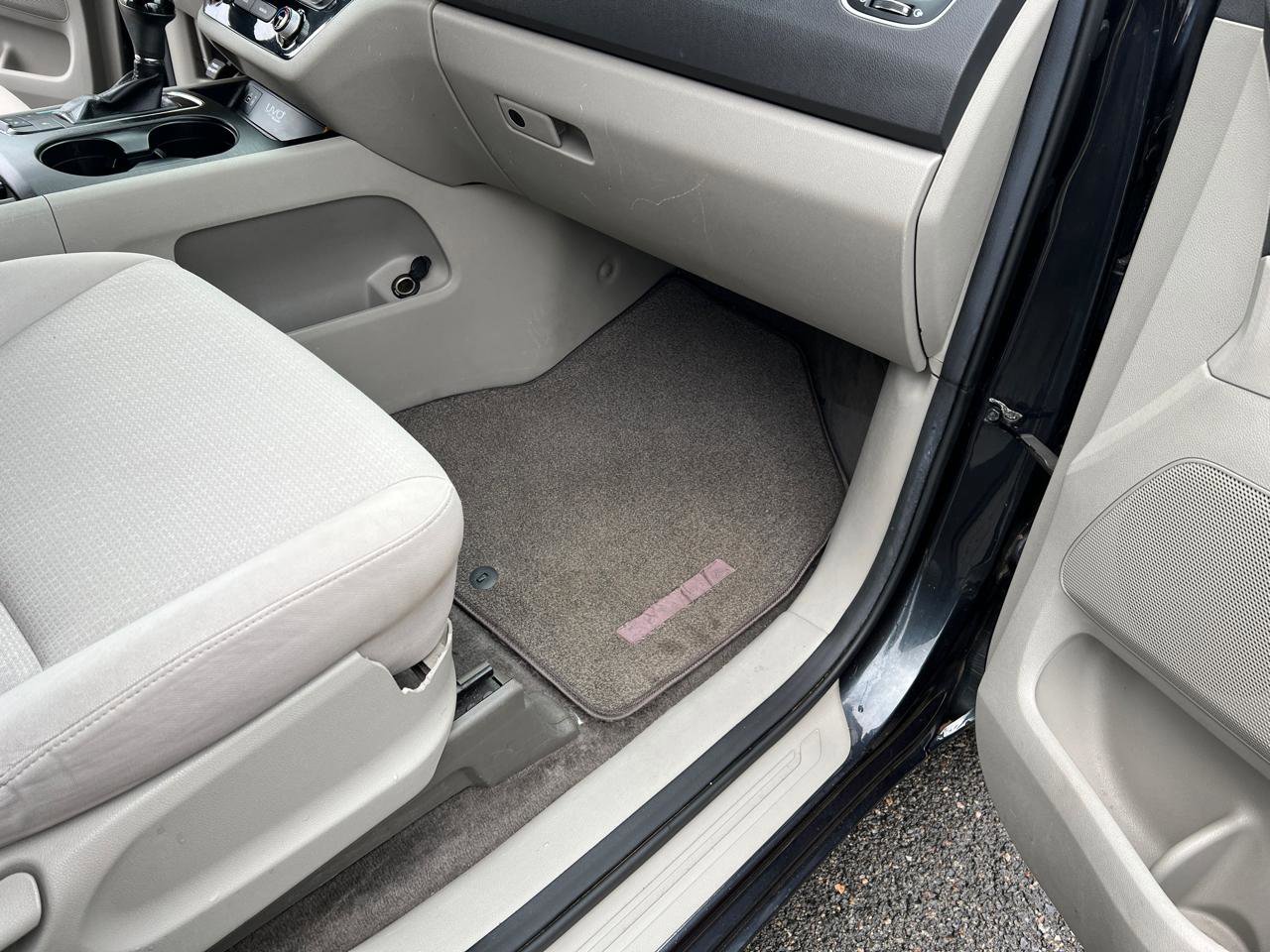 Used 2016 Kia Sedona LX w/ LX Convenience Package image 18