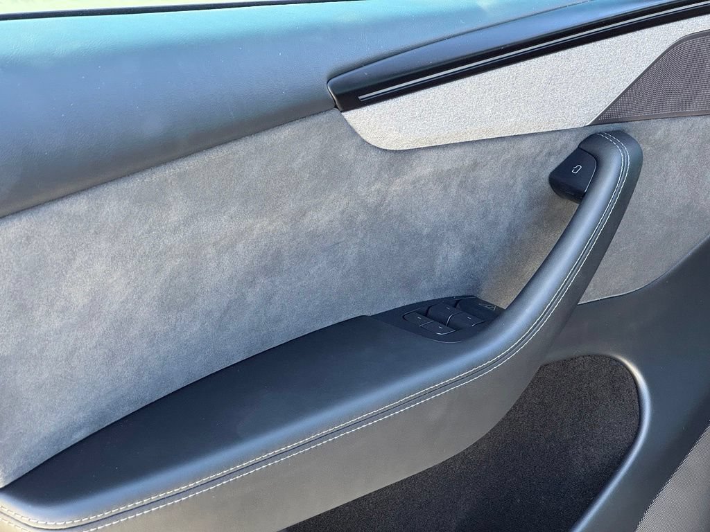 Used 2026 Tesla Model Y Long Range AWD/4WD image 22
