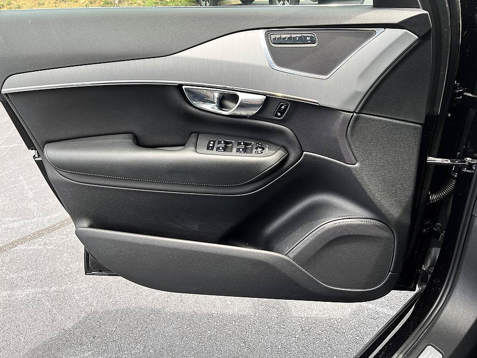 Used 2021 Volvo XC90 T5 Momentum w/ Climate Package FWD image 9