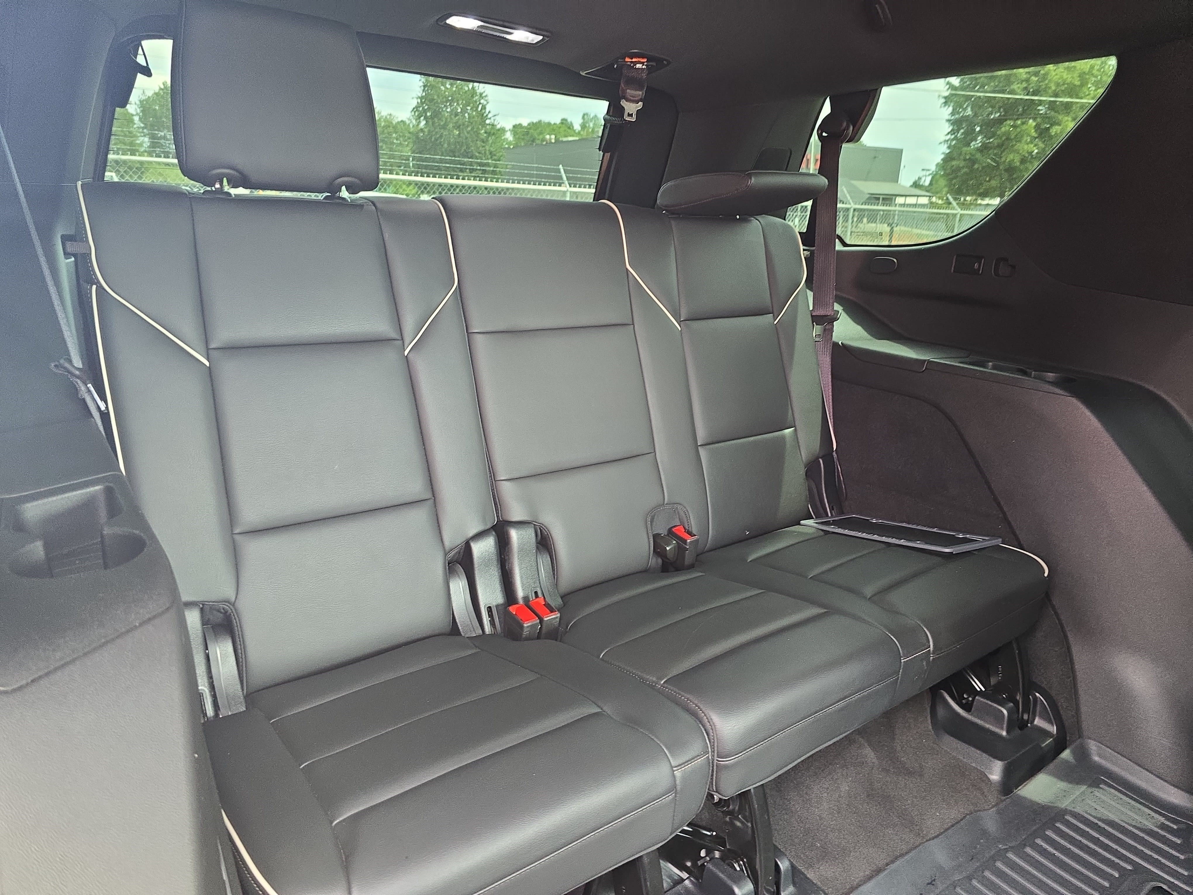 Used 2023 Cadillac Escalade Premium Luxury AWD/4WD image 12