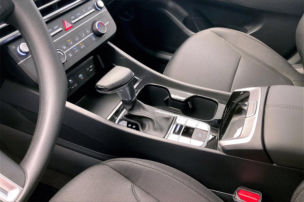 New 2025 Hyundai Tucson SE image 8