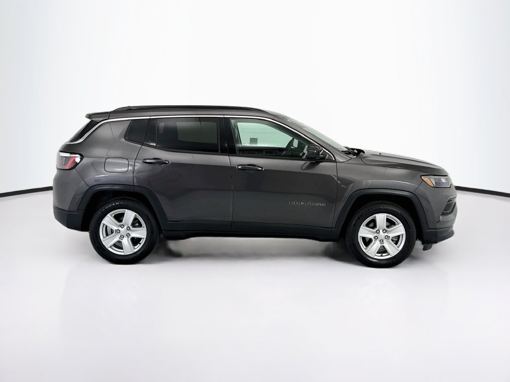 Used 2022 Jeep Compass Latitude FWD image 4