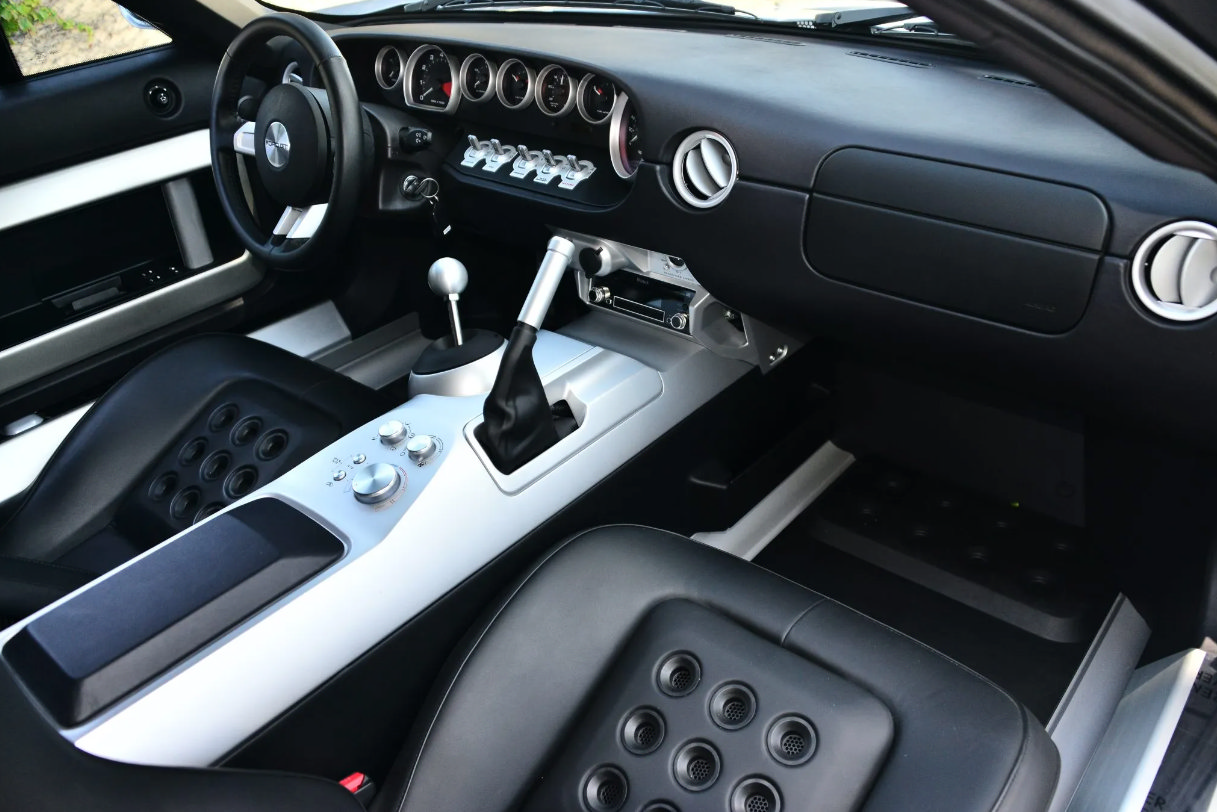 Used 2006 Ford GT RWD image 83