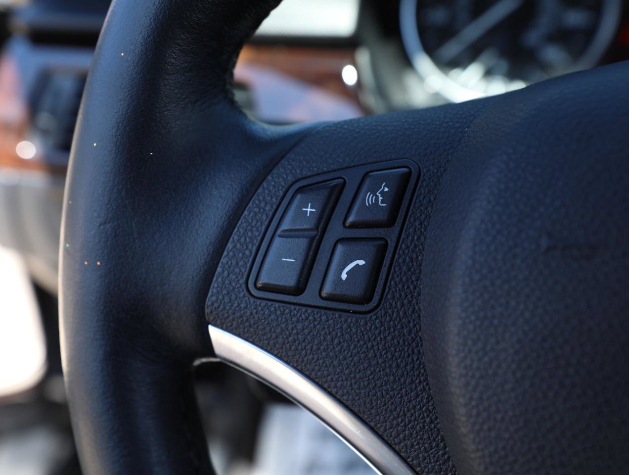 Used 2013 BMW 328i Convertible RWD image 25