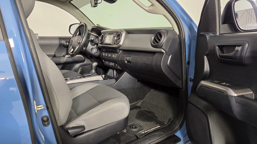 Used 2019 Toyota Tacoma SR5 AWD/4WD image 32