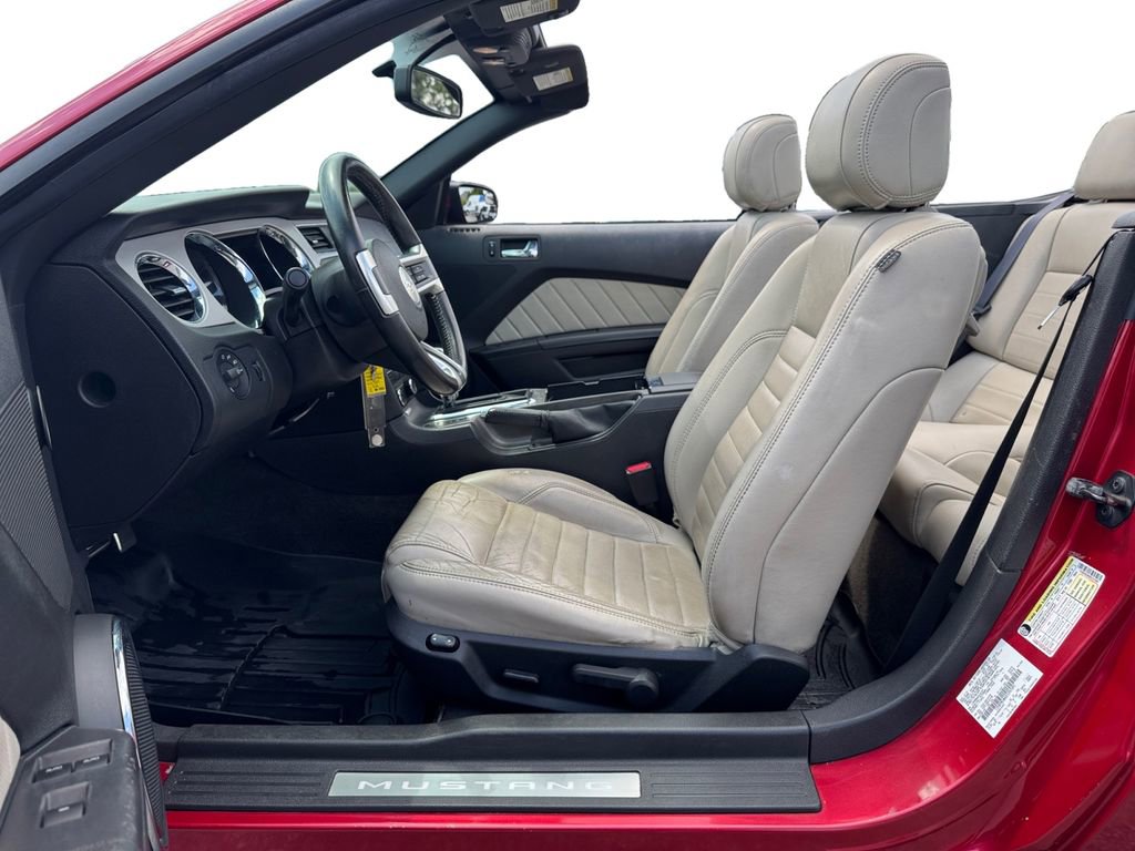 Used 2013 Ford Mustang Premium RWD image 9