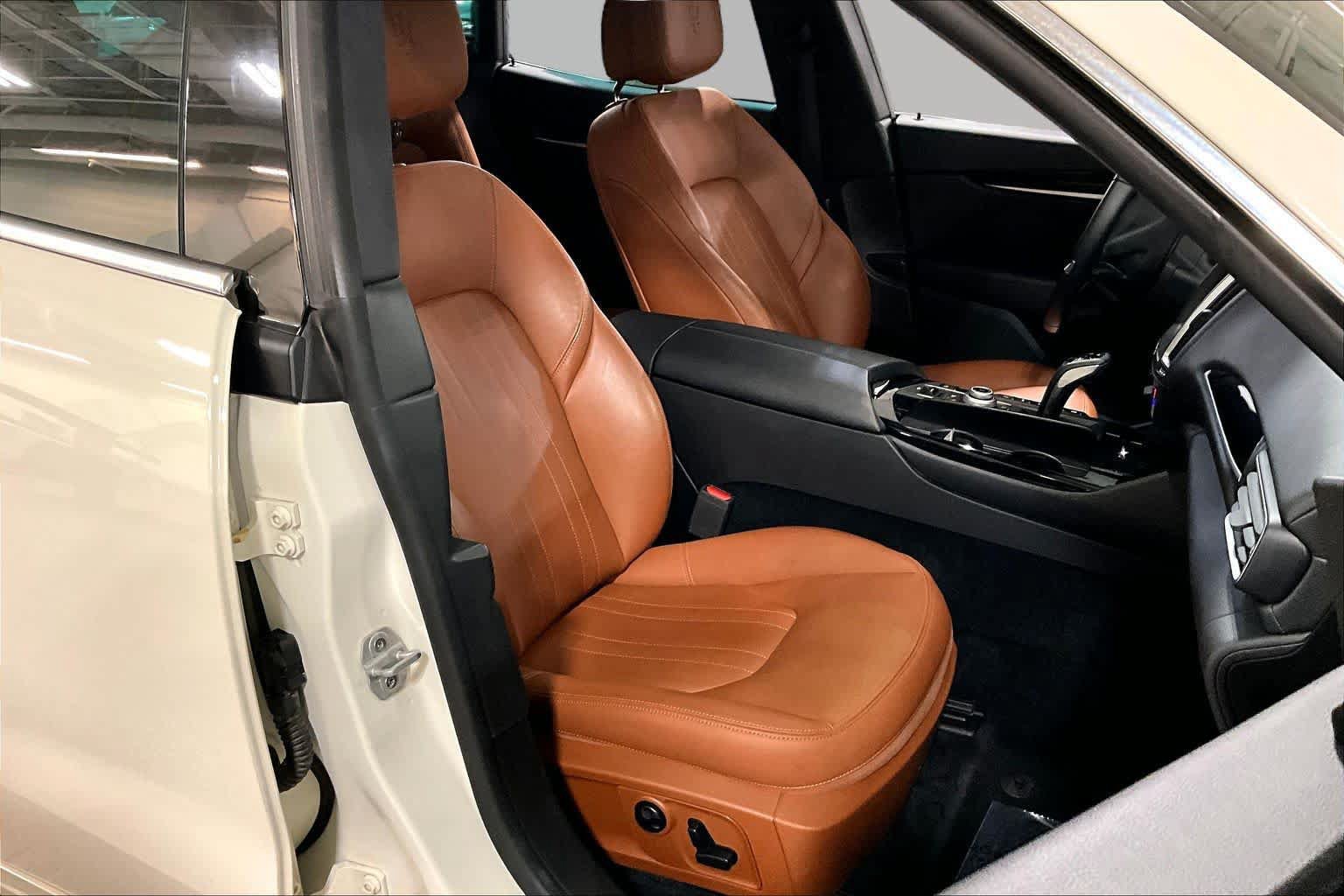 Used 2019 Maserati Levante AWD/4WD image 9